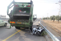  بالصور: إصابة شرطي بحادث طرق بين شاحنة ودراجة نارية في مدينة اللد